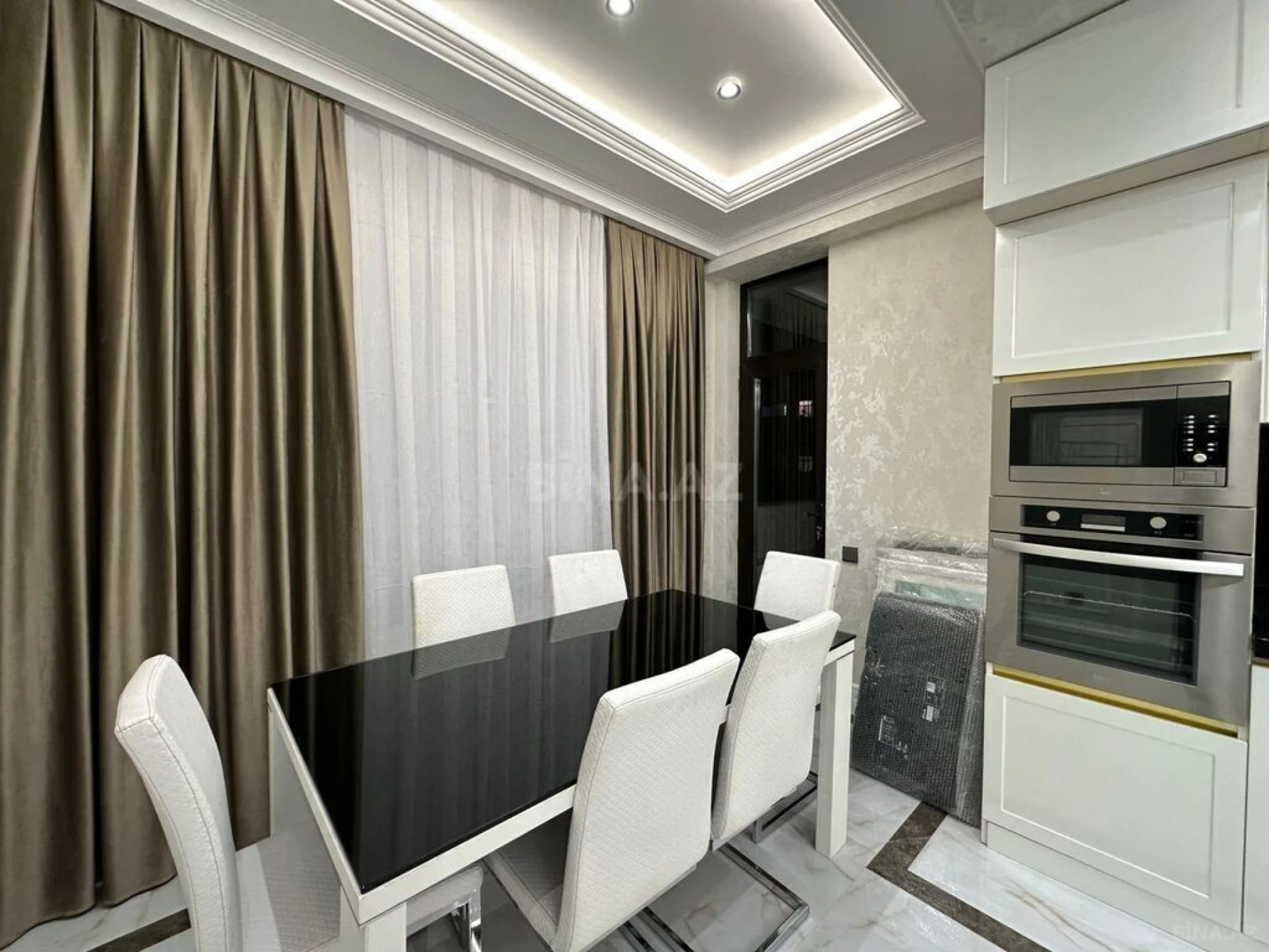 Satılır 4 otaqlı mənzil 144 m²