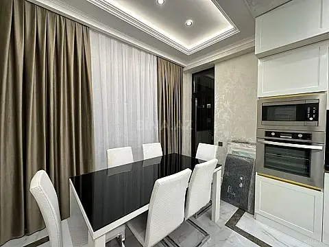 Satılır 4 otaqlı mənzil 144 m²