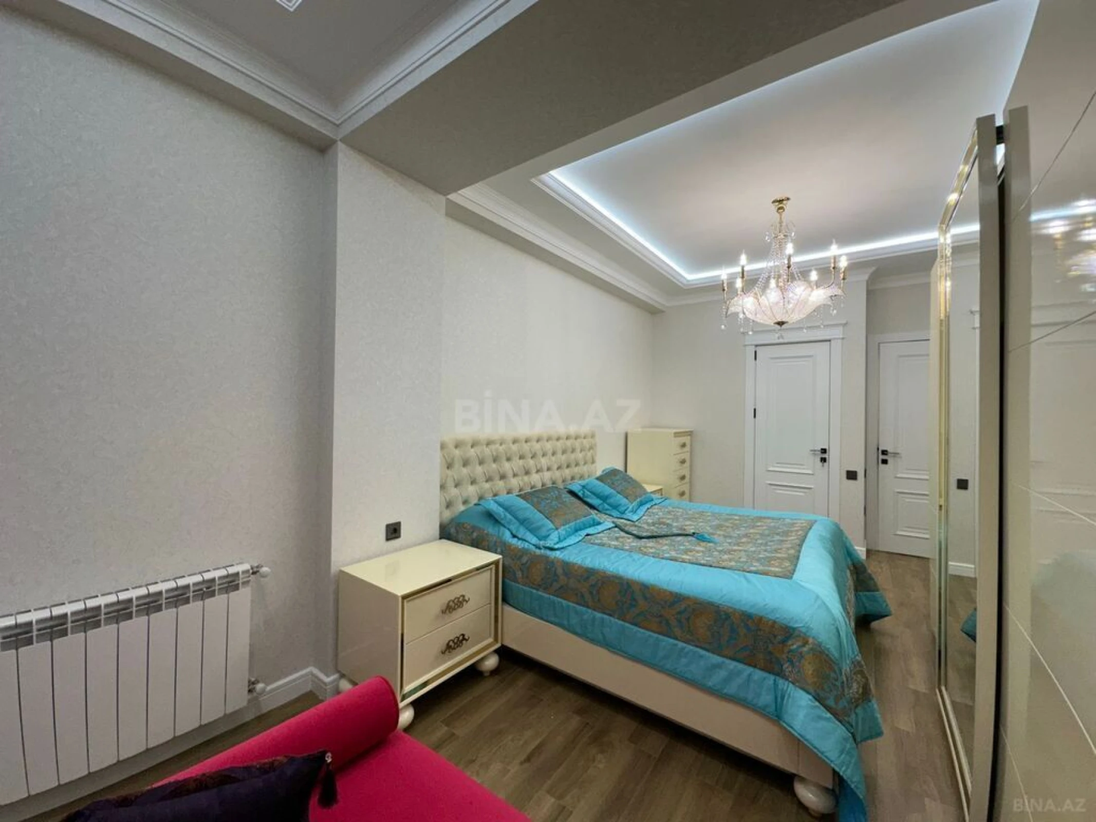 Satılır 4 otaqlı mənzil 144 m²