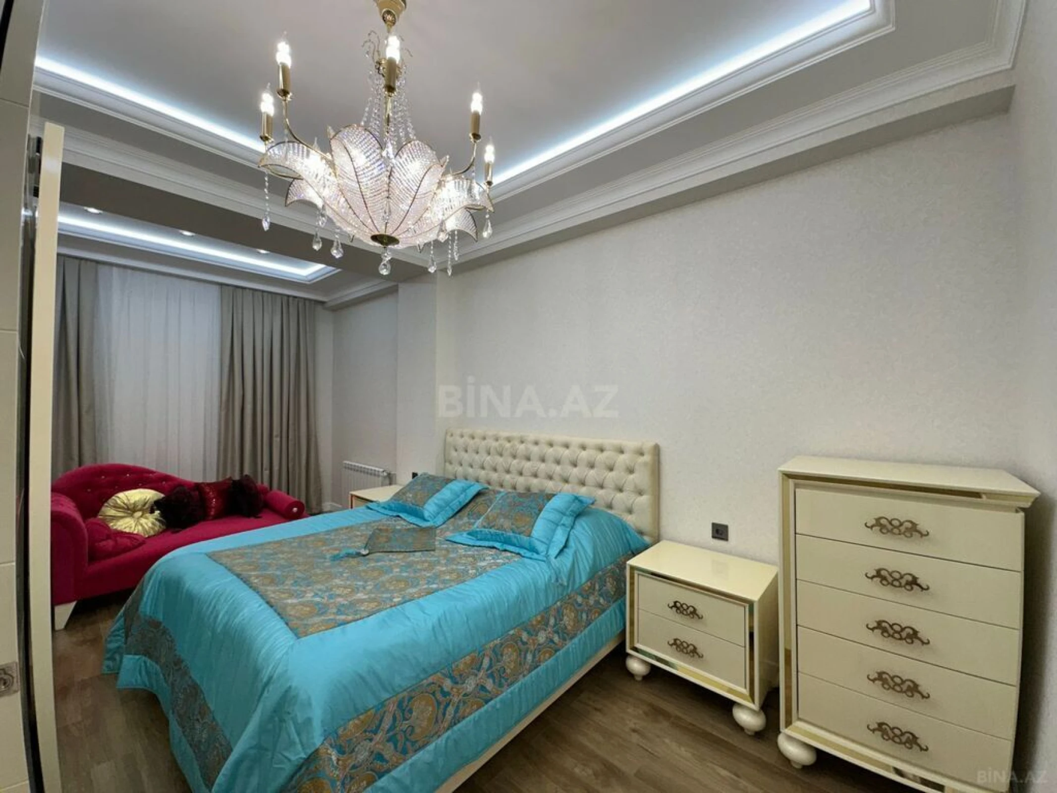 Satılır 4 otaqlı mənzil 144 m²