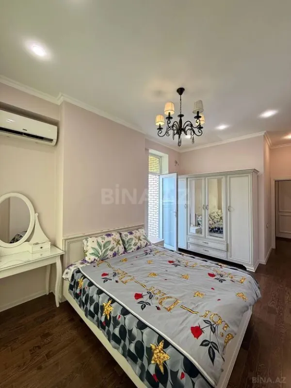 Satılır 3 otaqlı mənzil 117 m²