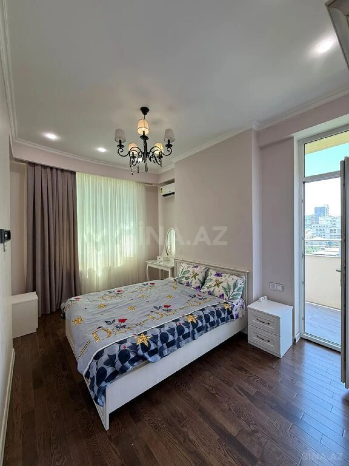Satılır 3 otaqlı mənzil 117 m²