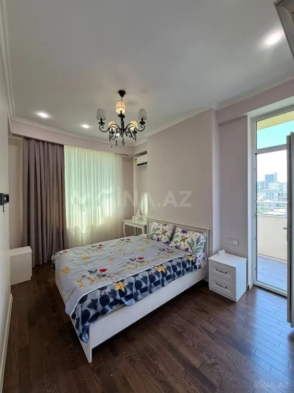 Satılır 3 otaqlı mənzil 117 m²