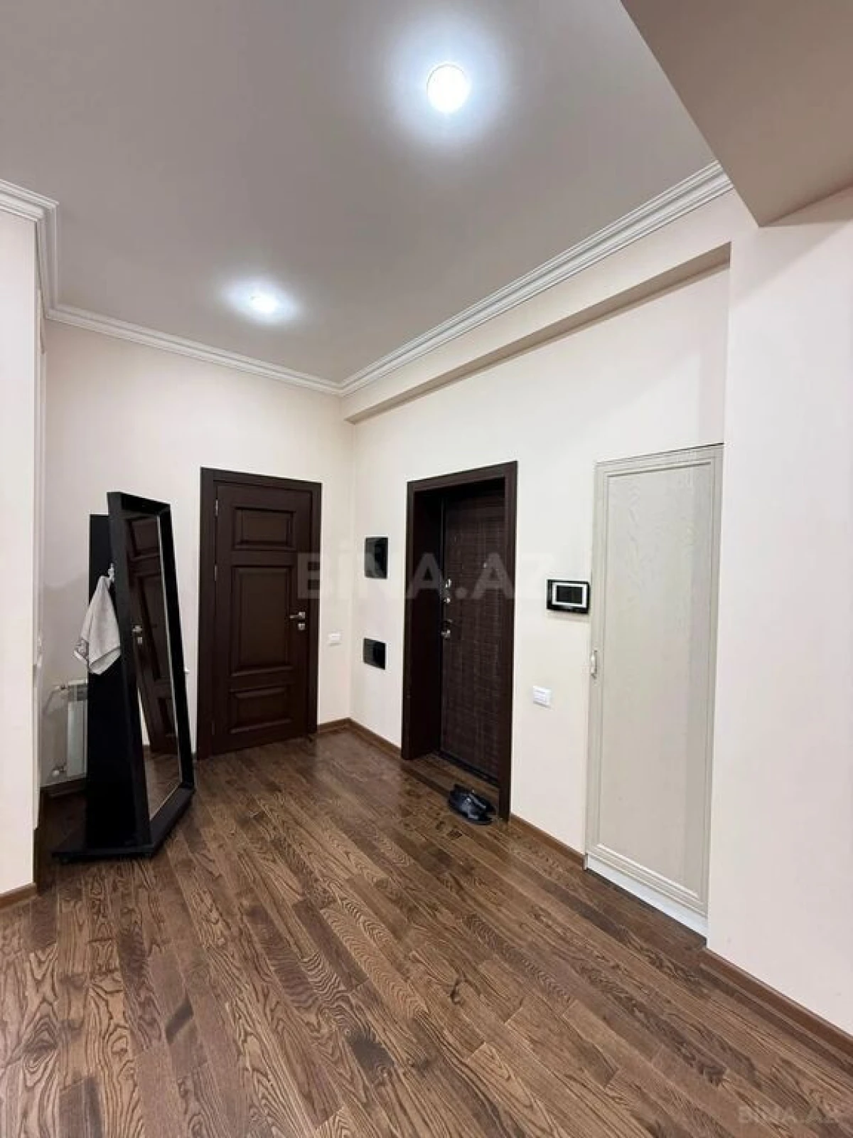 Satılır 3 otaqlı mənzil 117 m²