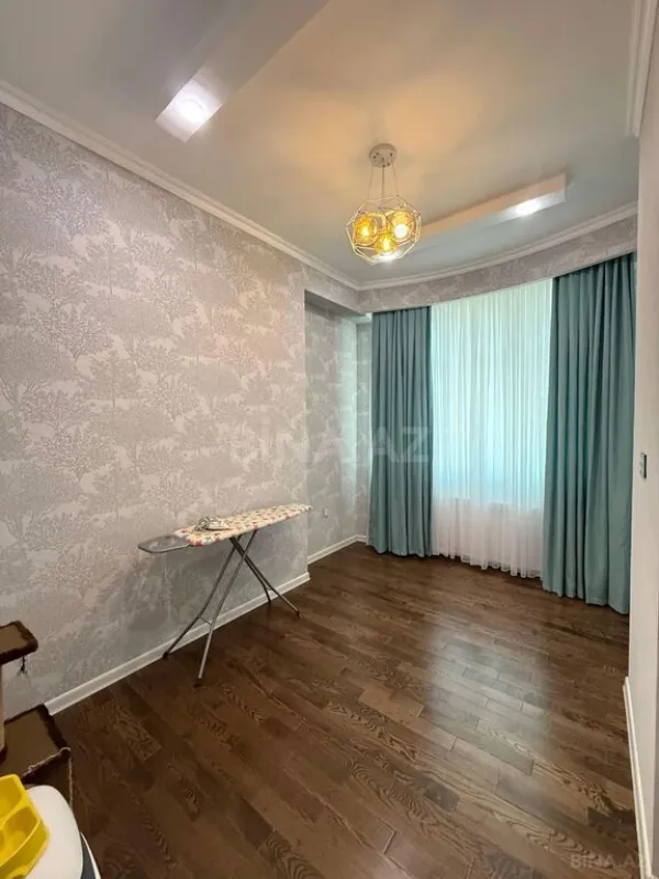 Satılır 3 otaqlı mənzil 117 m²