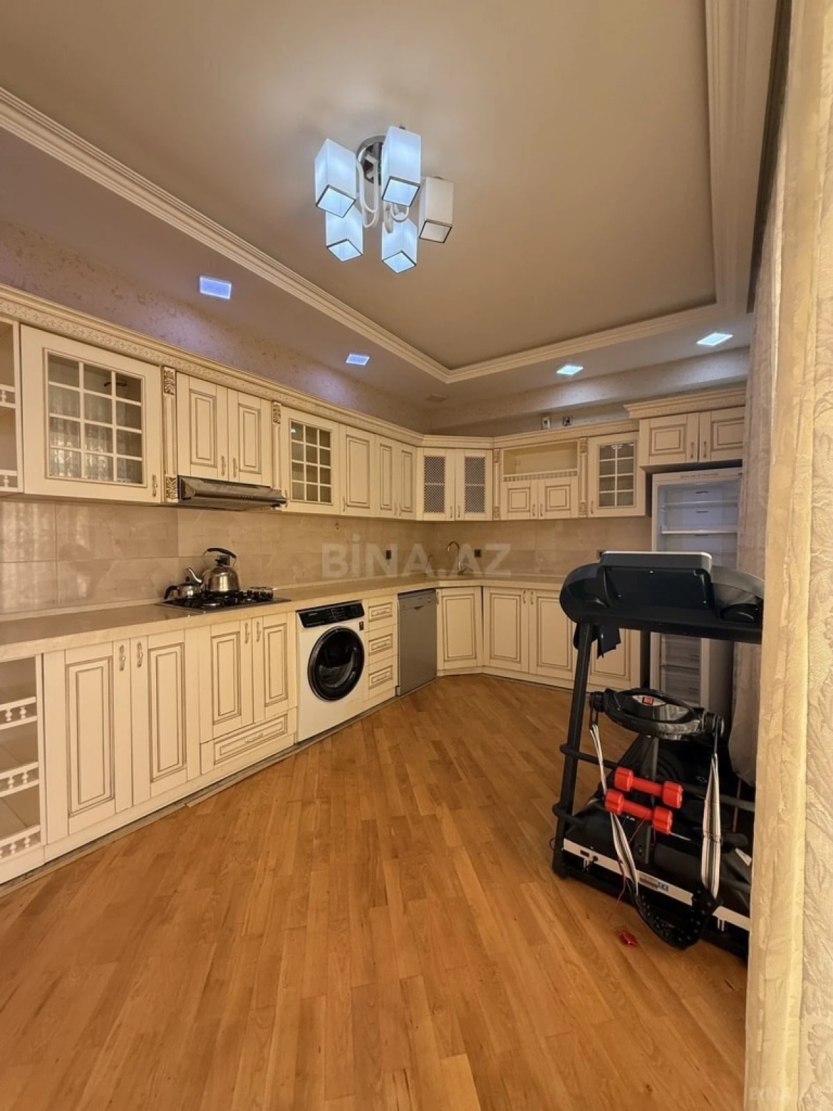 Kirayə verilir 3 otaqlı mənzil 130 m²