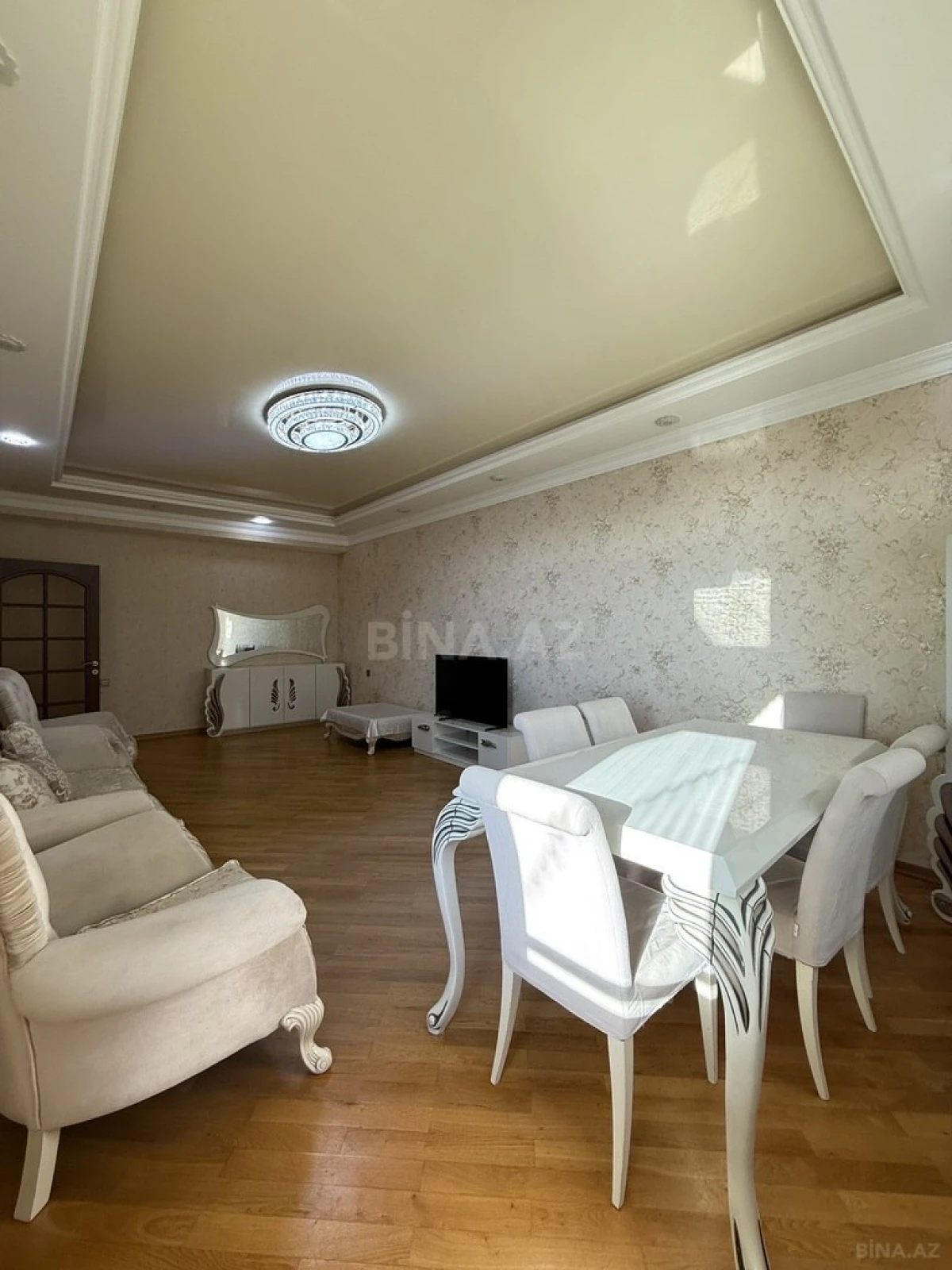 Kirayə verilir 3 otaqlı mənzil 130 m²