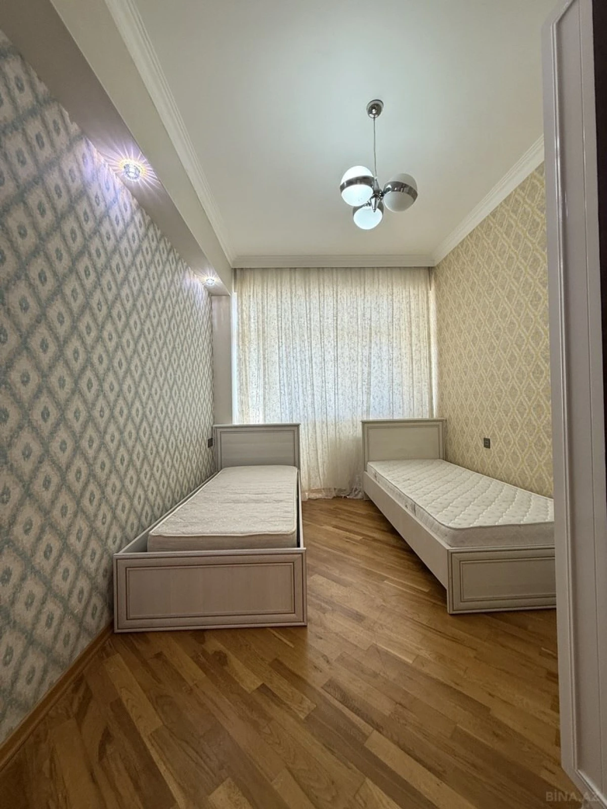 Kirayə verilir 3 otaqlı mənzil 130 m²