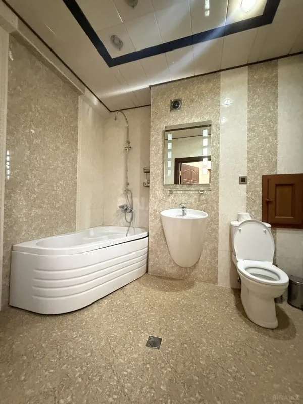 Kirayə verilir 3 otaqlı mənzil 130 m²