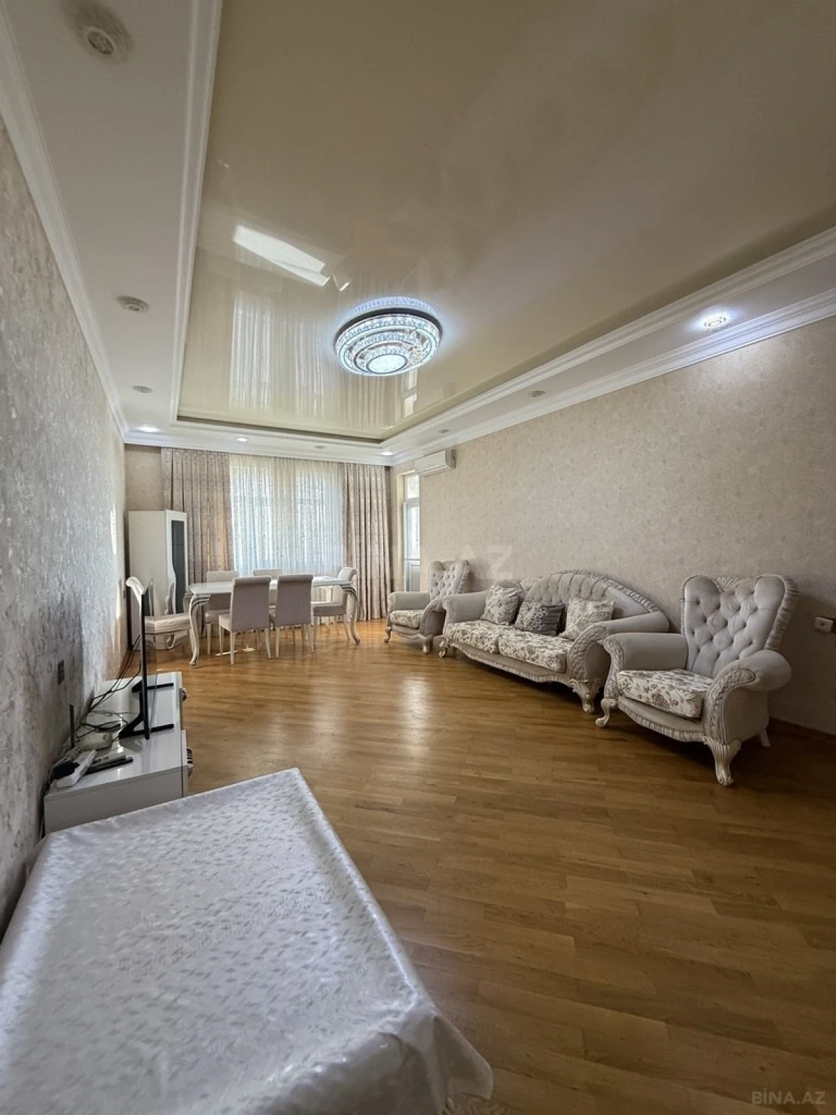 Kirayə verilir 3 otaqlı mənzil 130 m²