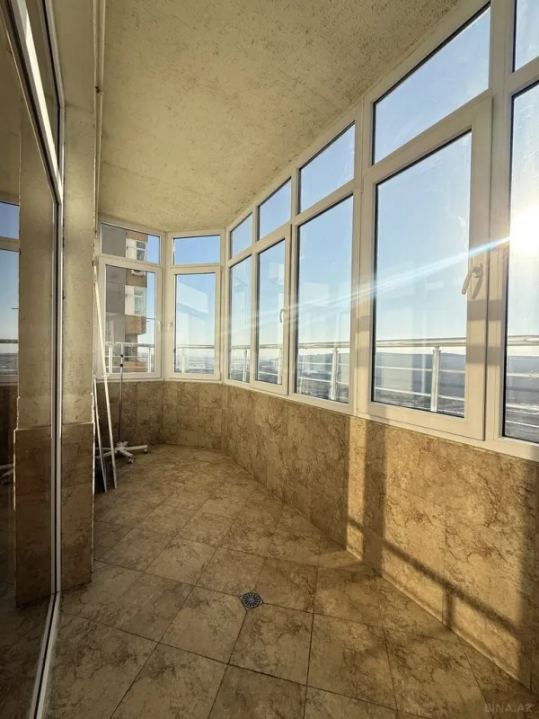 Kirayə verilir 3 otaqlı mənzil 130 m²