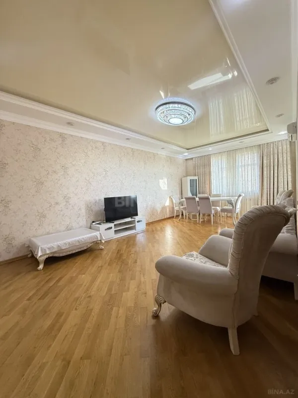 Kirayə verilir 3 otaqlı mənzil 130 m²