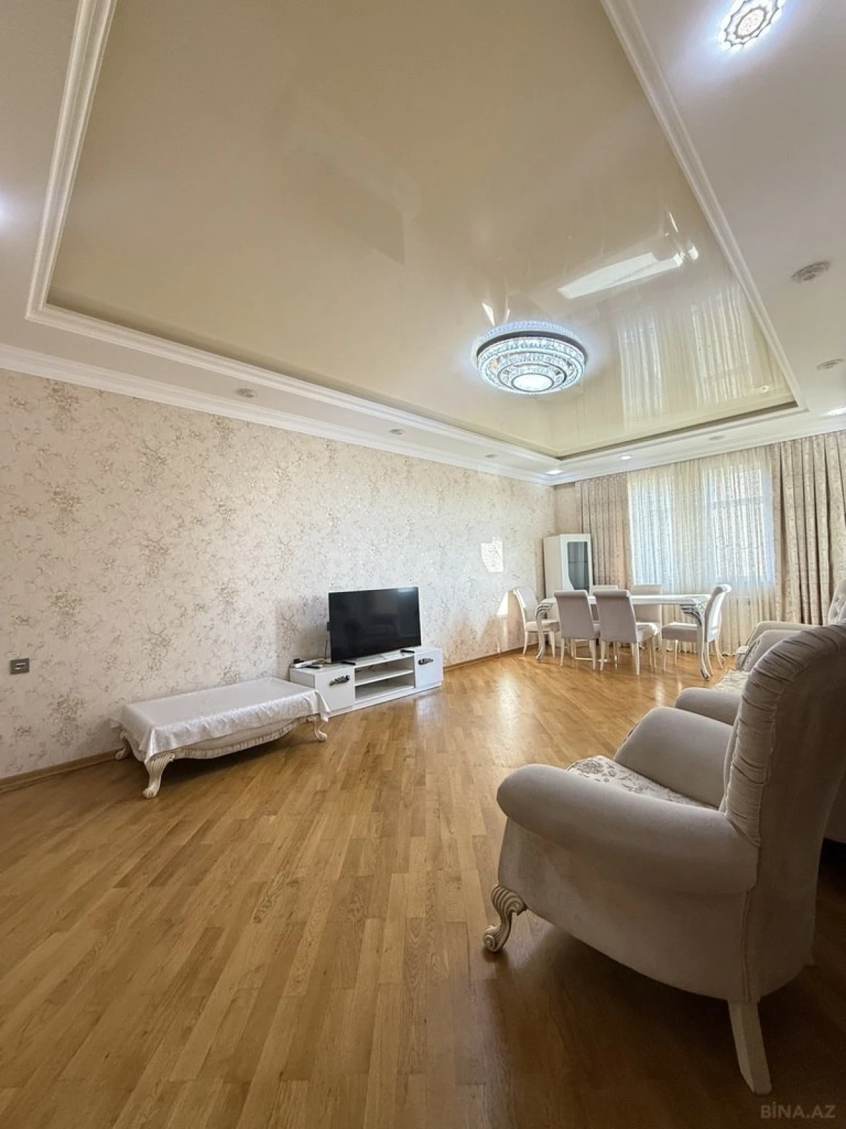 Kirayə verilir 3 otaqlı mənzil 130 m²
