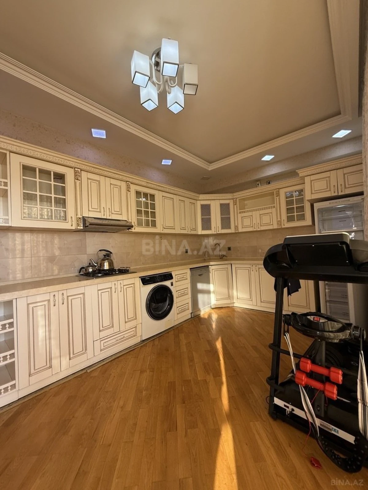 Kirayə verilir 3 otaqlı mənzil 130 m²