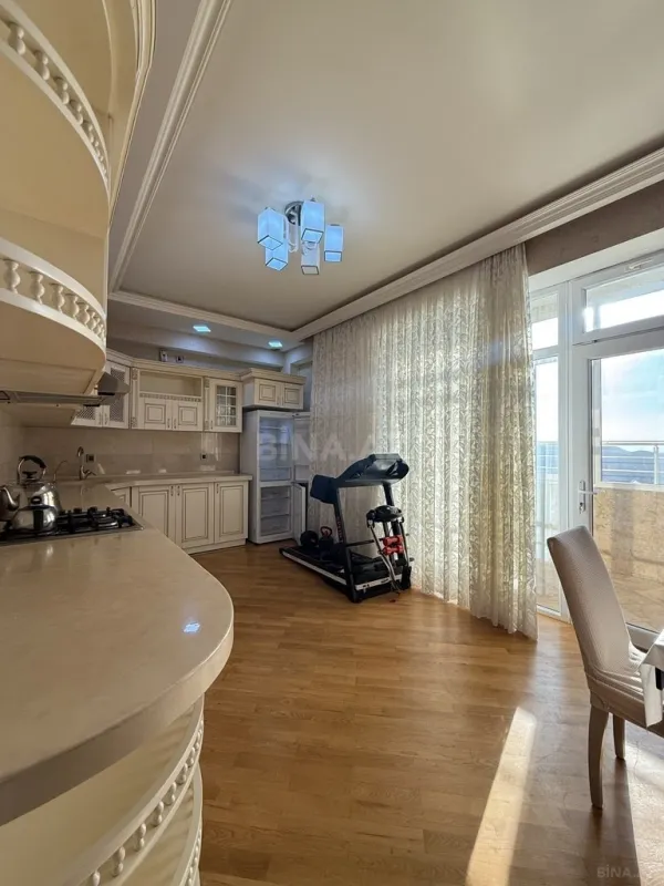 Kirayə verilir 3 otaqlı mənzil 130 m²