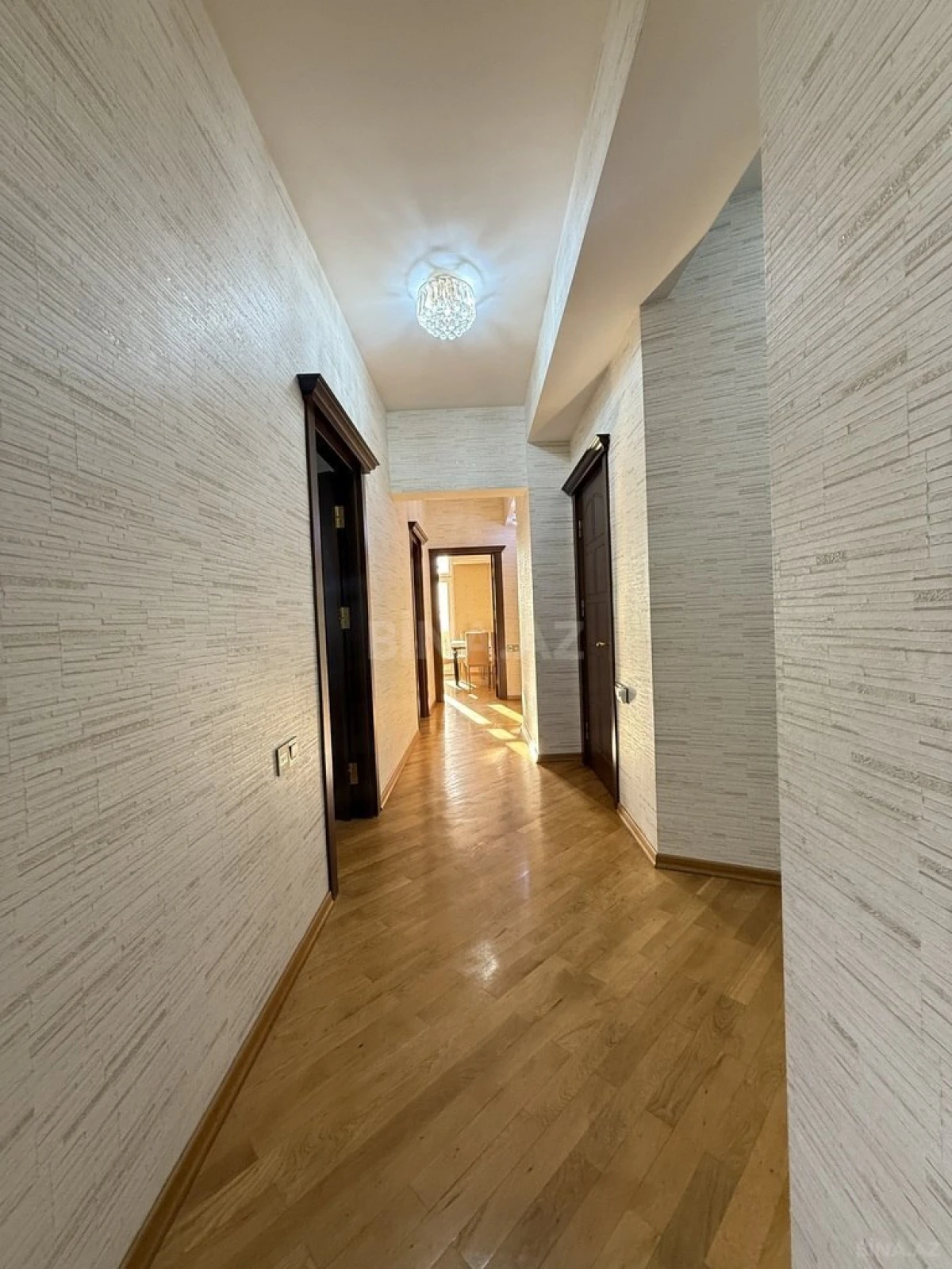 Kirayə verilir 3 otaqlı mənzil 130 m²