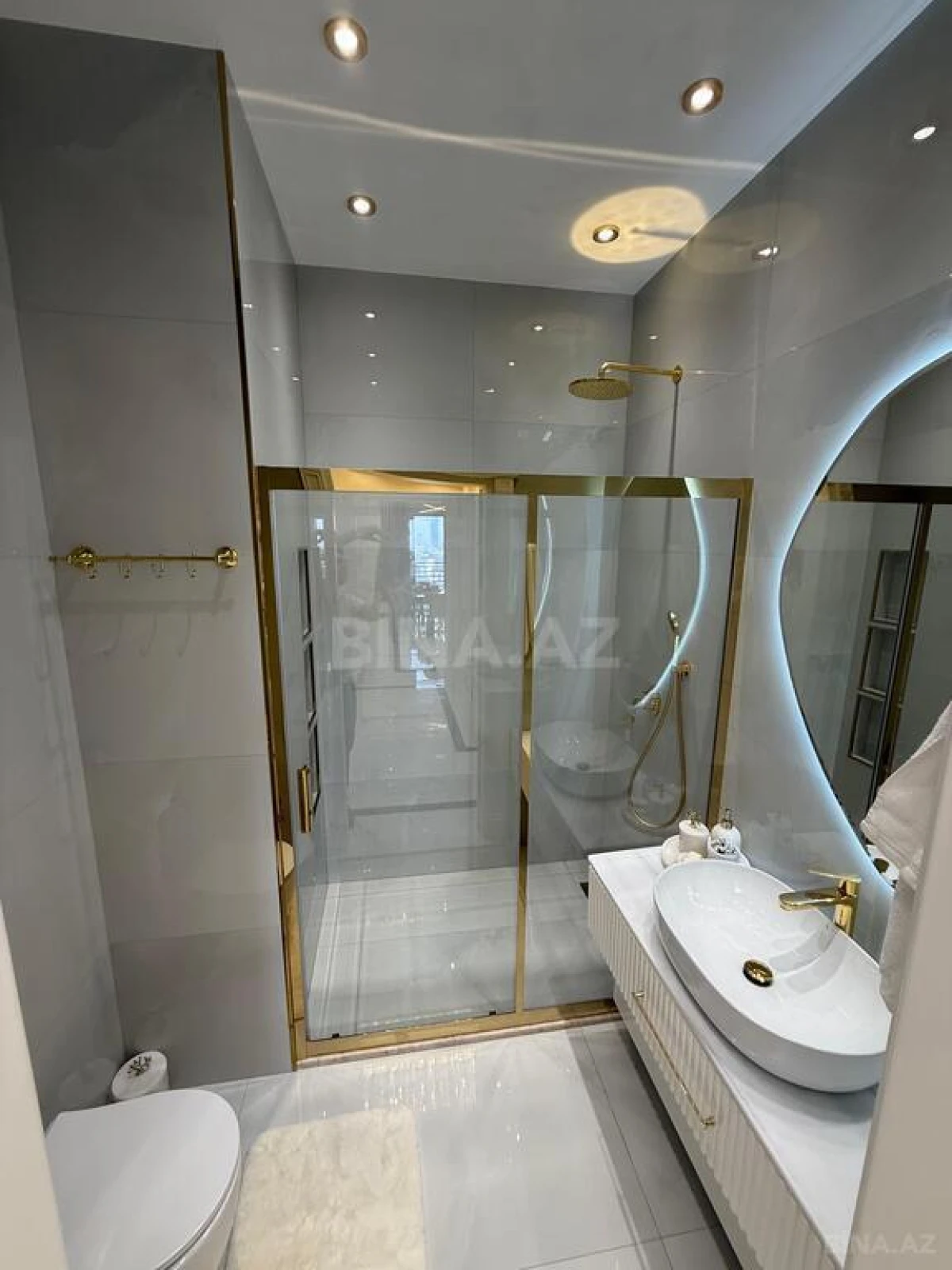 Satılır 4 otaqlı mənzil 185 m²