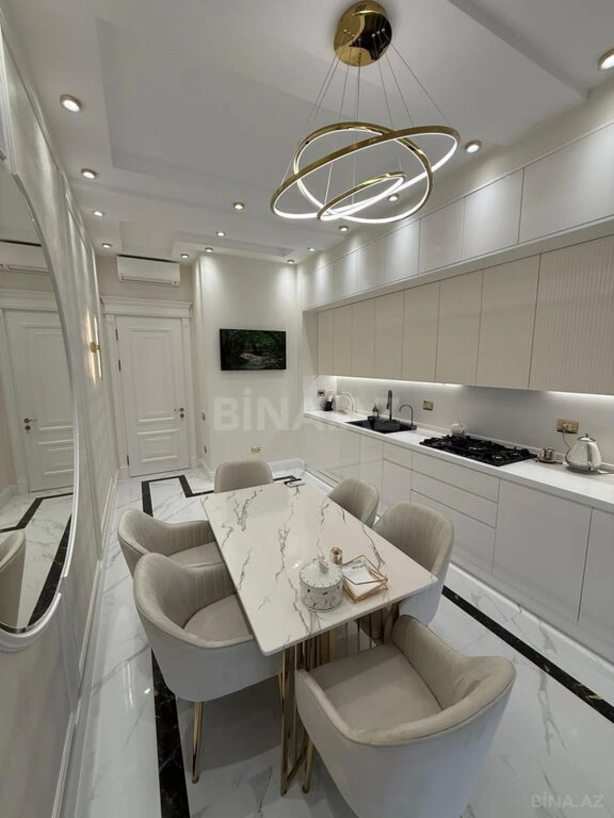 Satılır 4 otaqlı mənzil 185 m²