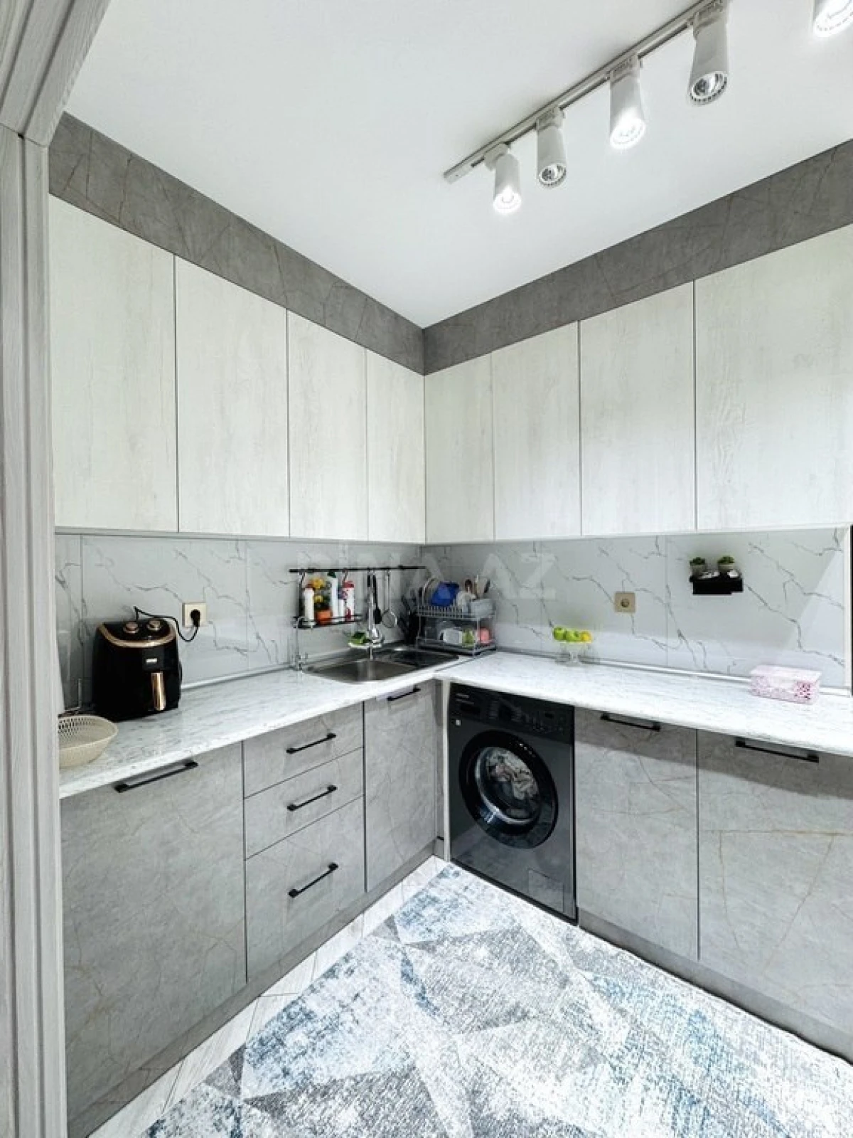 Satılır 2 otaqlı mənzil 65 m²