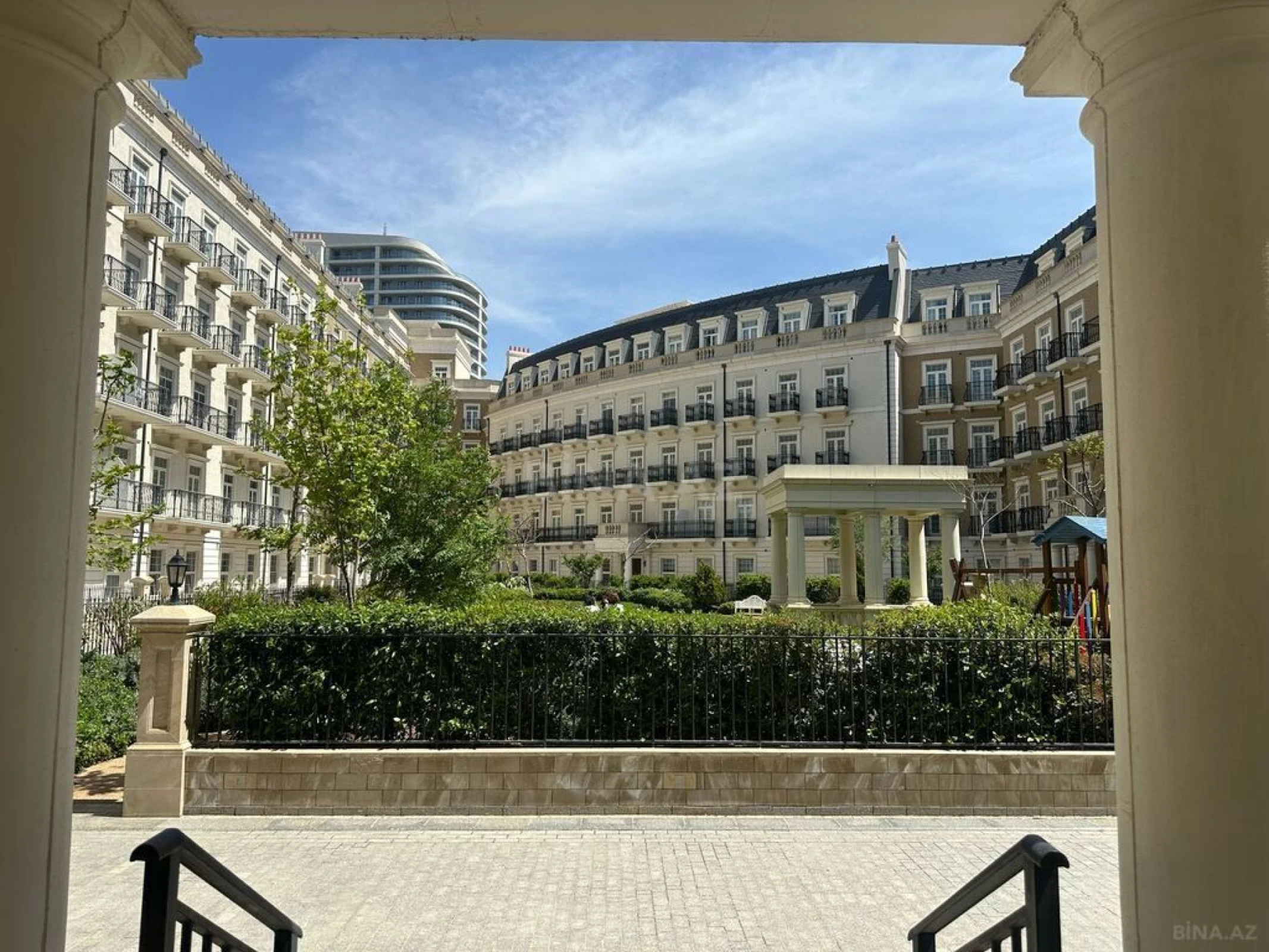 Satılır 3 otaqlı mənzil 106 m²
