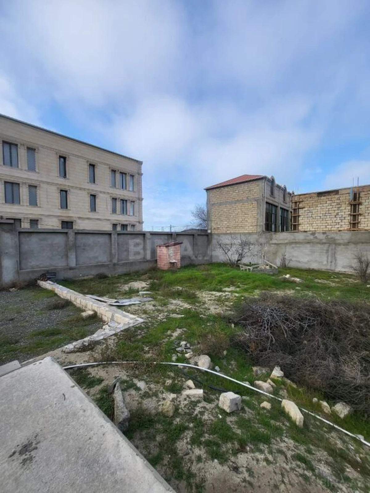 Satılır 8 otaqlı həyət evi 500 m²