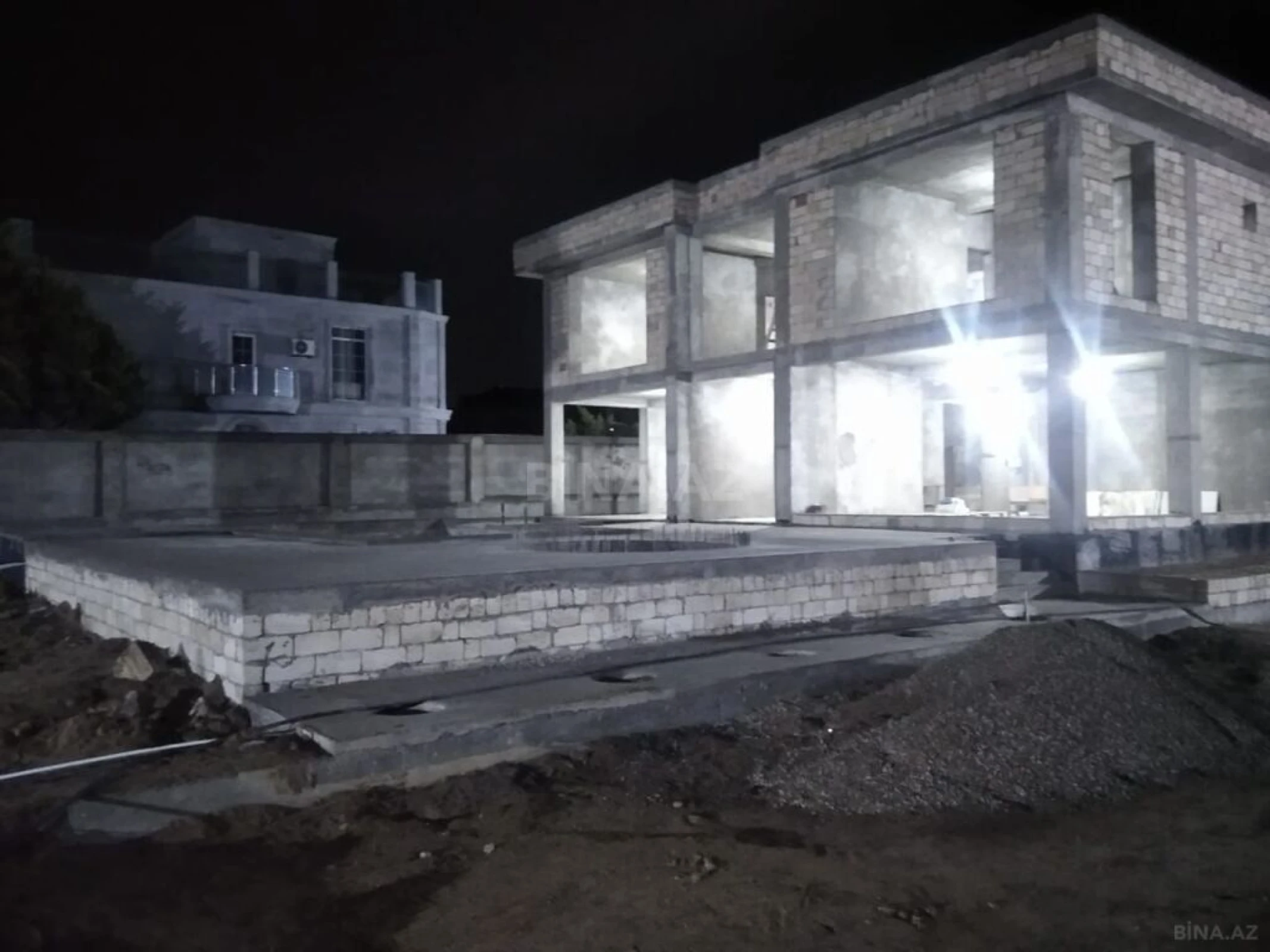 Satılır 8 otaqlı həyət evi 500 m²