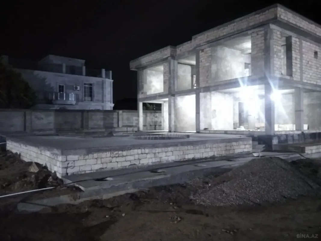 Satılır 8 otaqlı həyət evi 500 m²