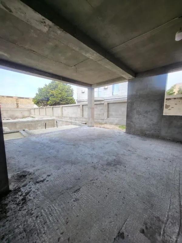 Satılır 8 otaqlı həyət evi 500 m²