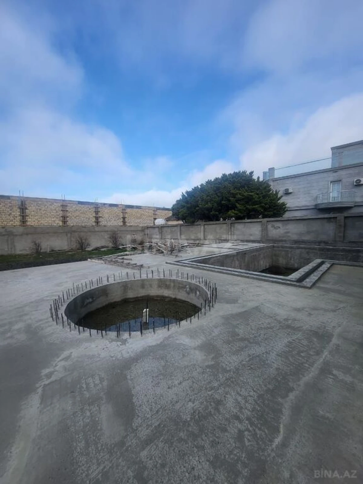 Satılır 8 otaqlı həyət evi 500 m²