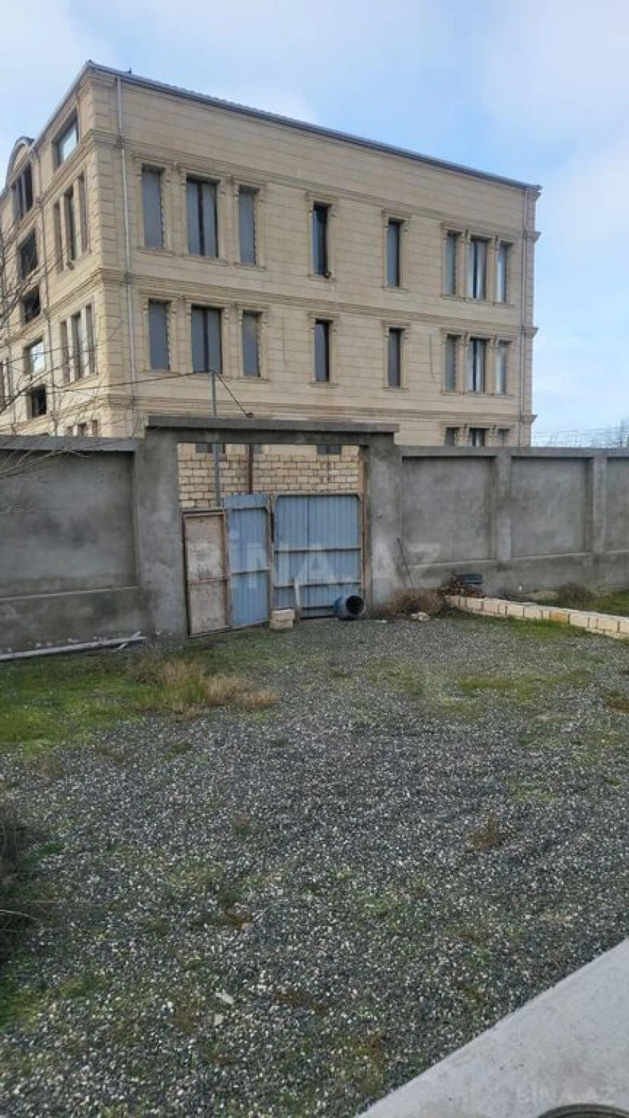 Satılır 8 otaqlı həyət evi 500 m²