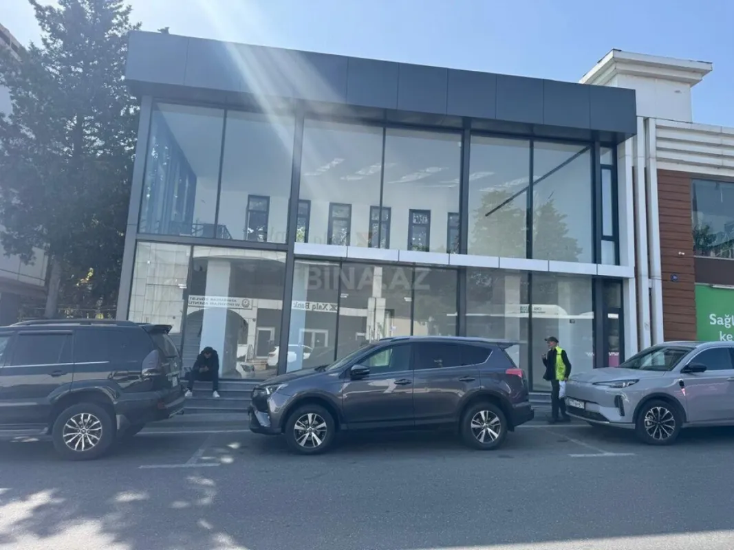 Satılır 2 otaqlı mənzil 180 m²