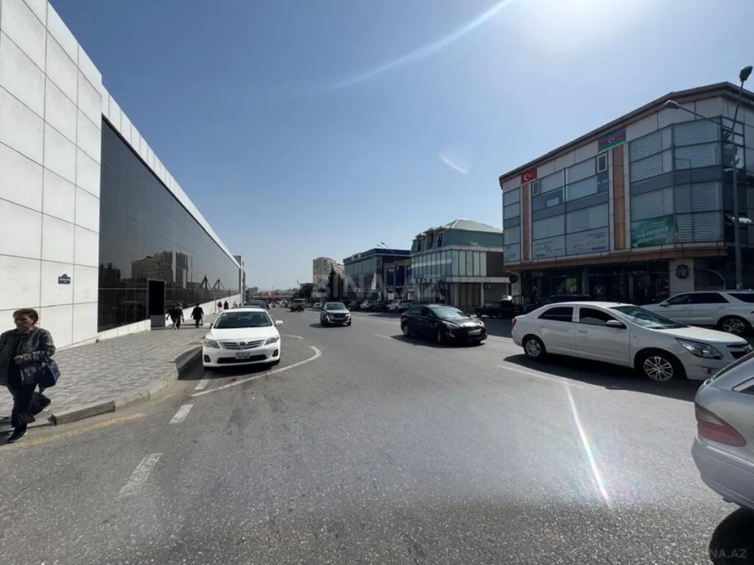 Satılır 2 otaqlı mənzil 180 m²