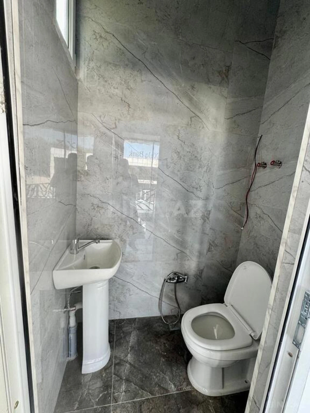 Satılır 2 otaqlı mənzil 180 m²