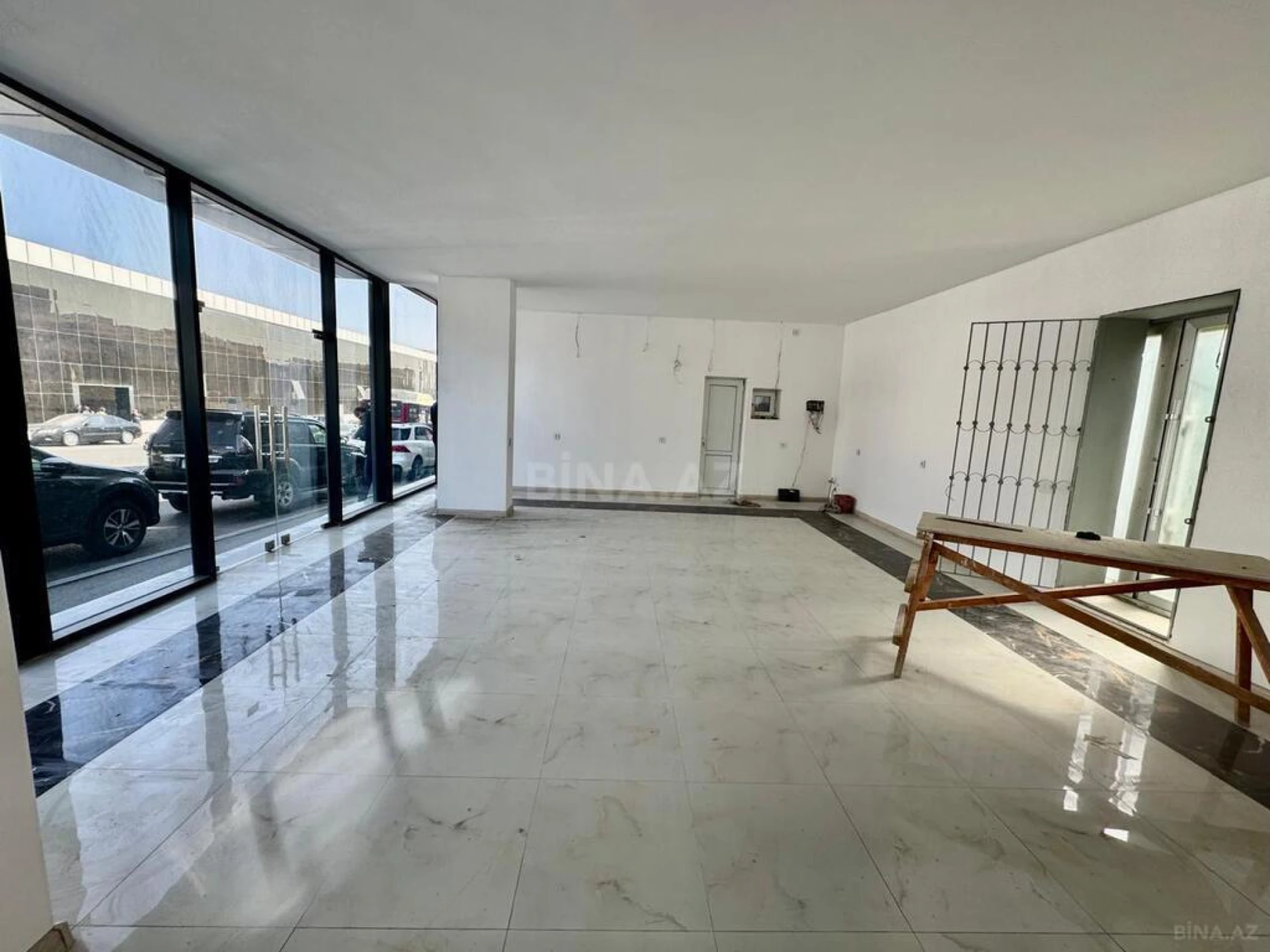 Satılır 2 otaqlı mənzil 180 m²