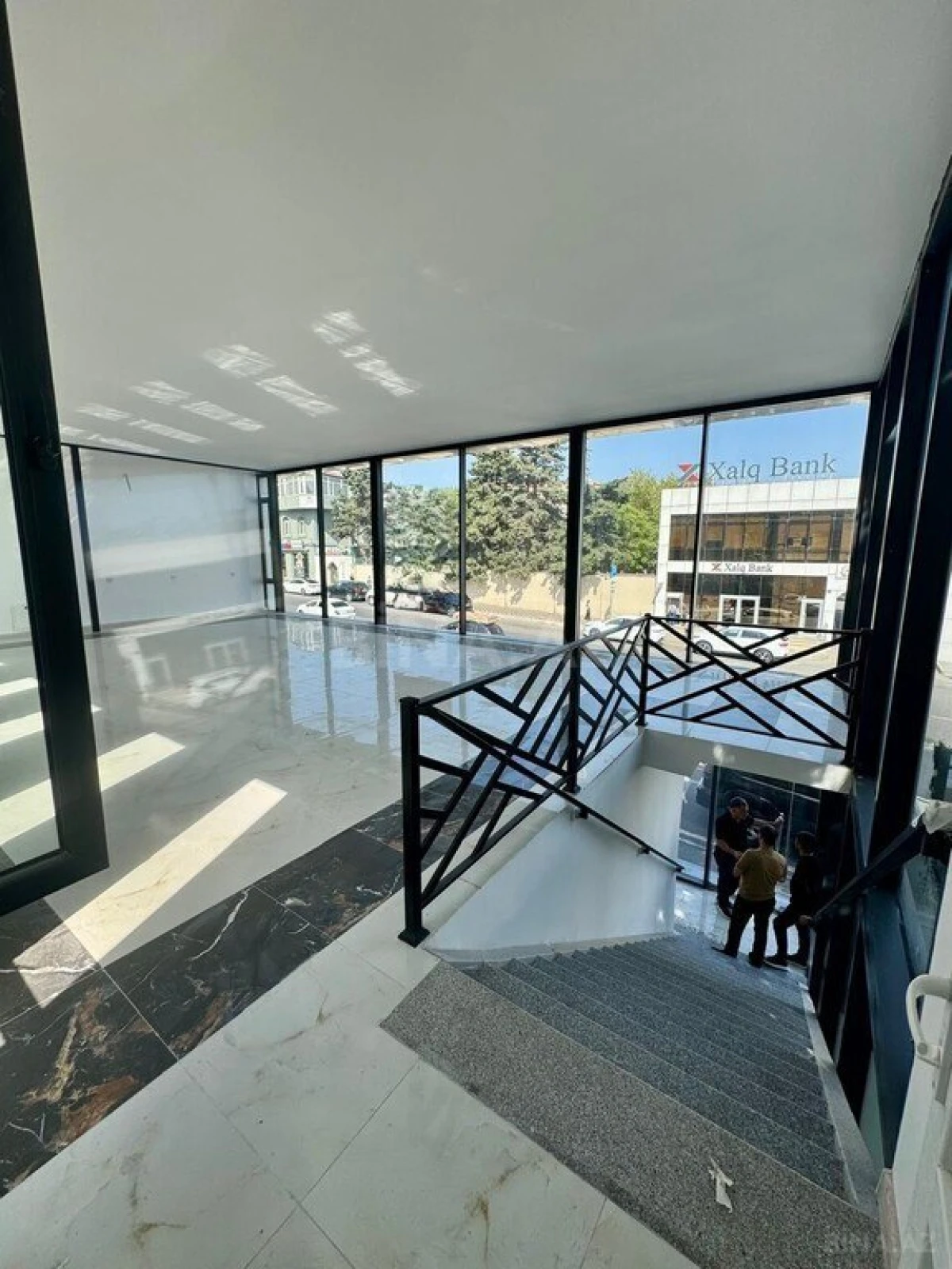 Satılır 2 otaqlı mənzil 180 m²