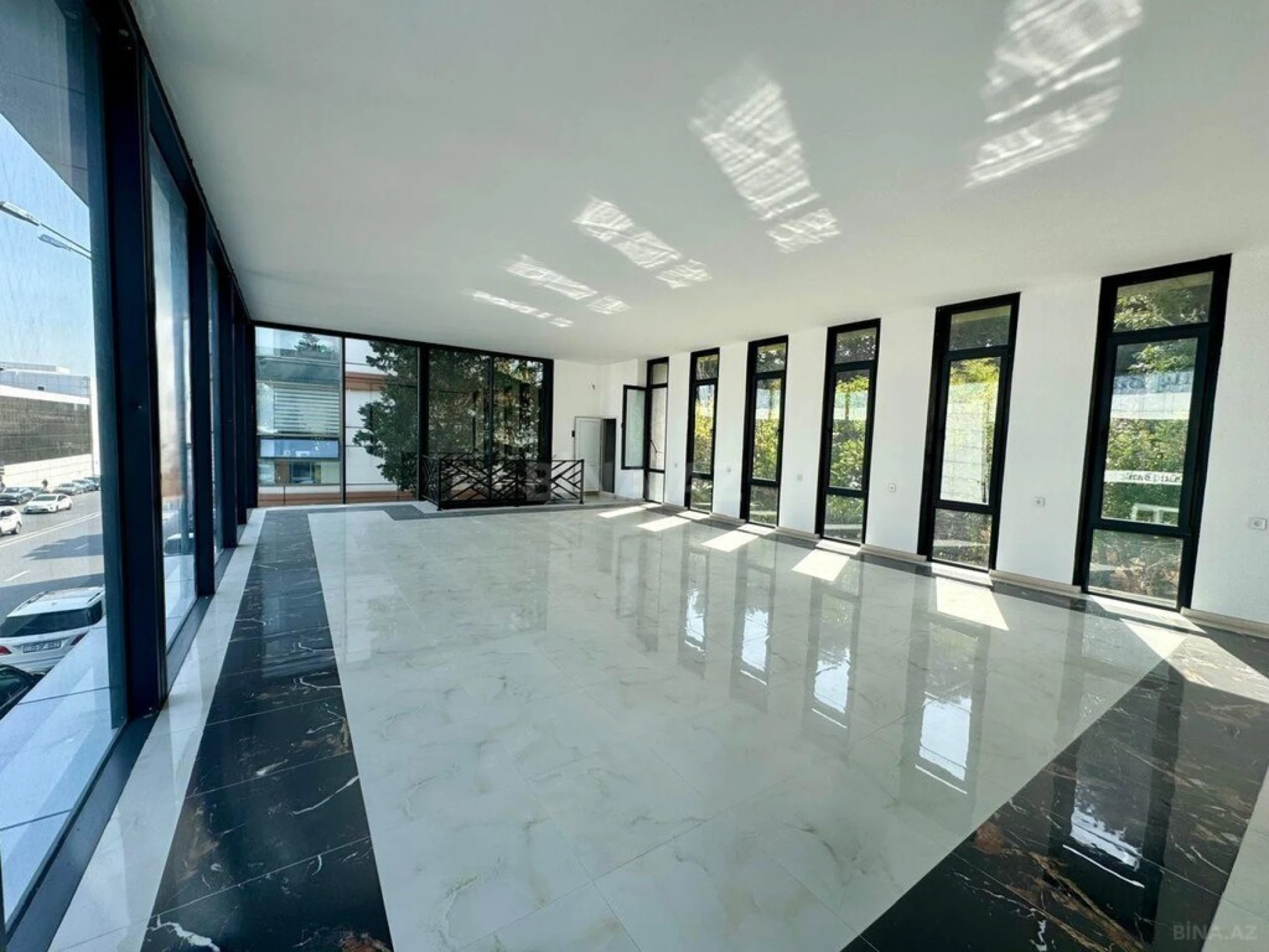 Satılır 2 otaqlı mənzil 180 m²