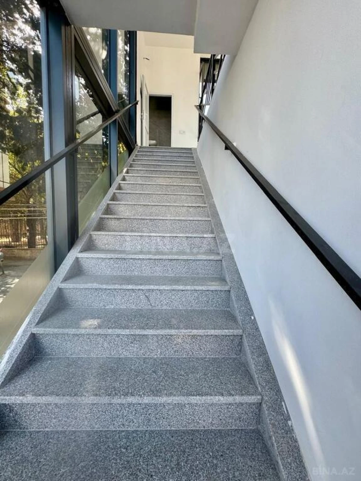 Satılır 2 otaqlı mənzil 180 m²