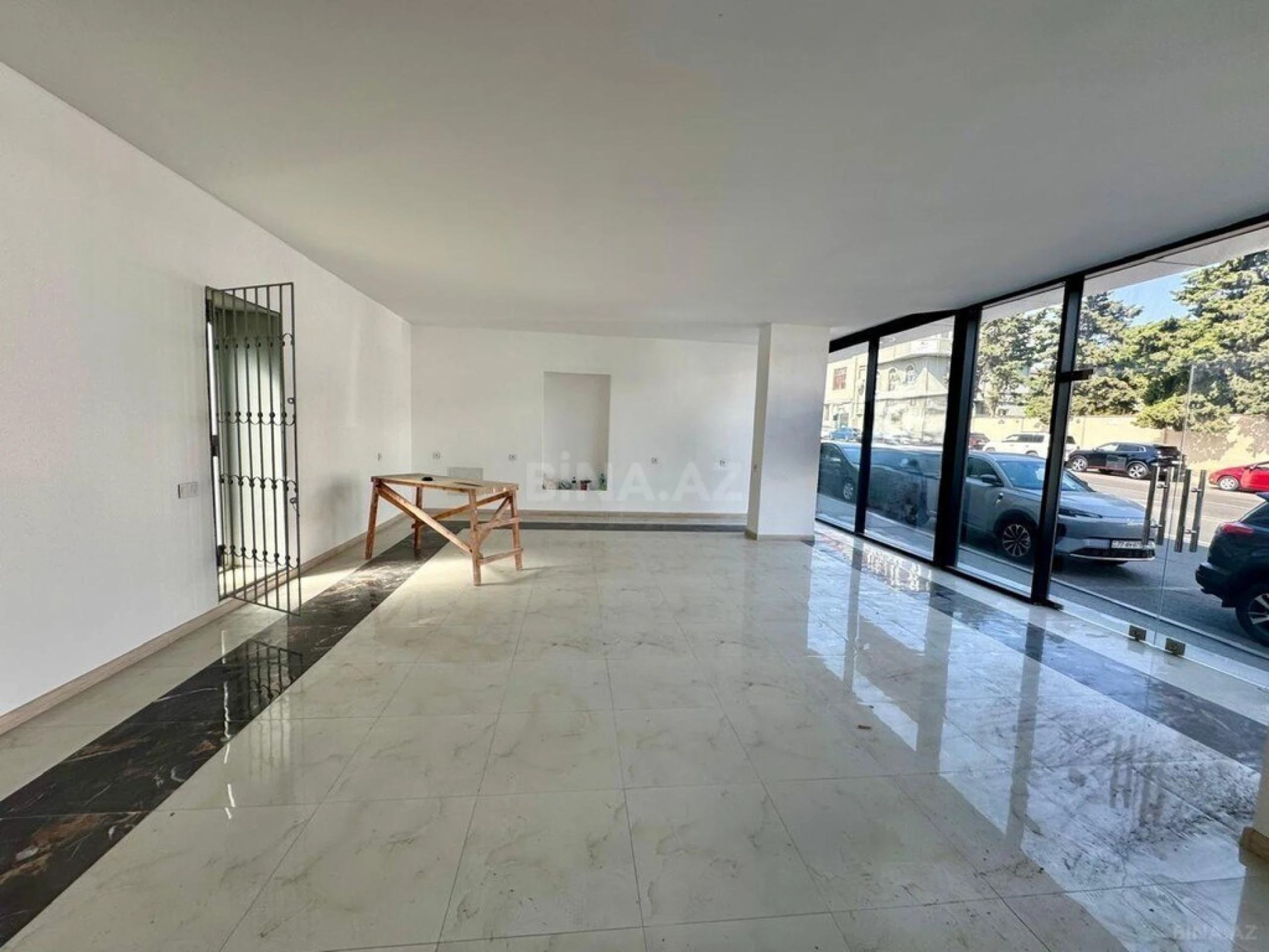 Satılır 2 otaqlı mənzil 180 m²