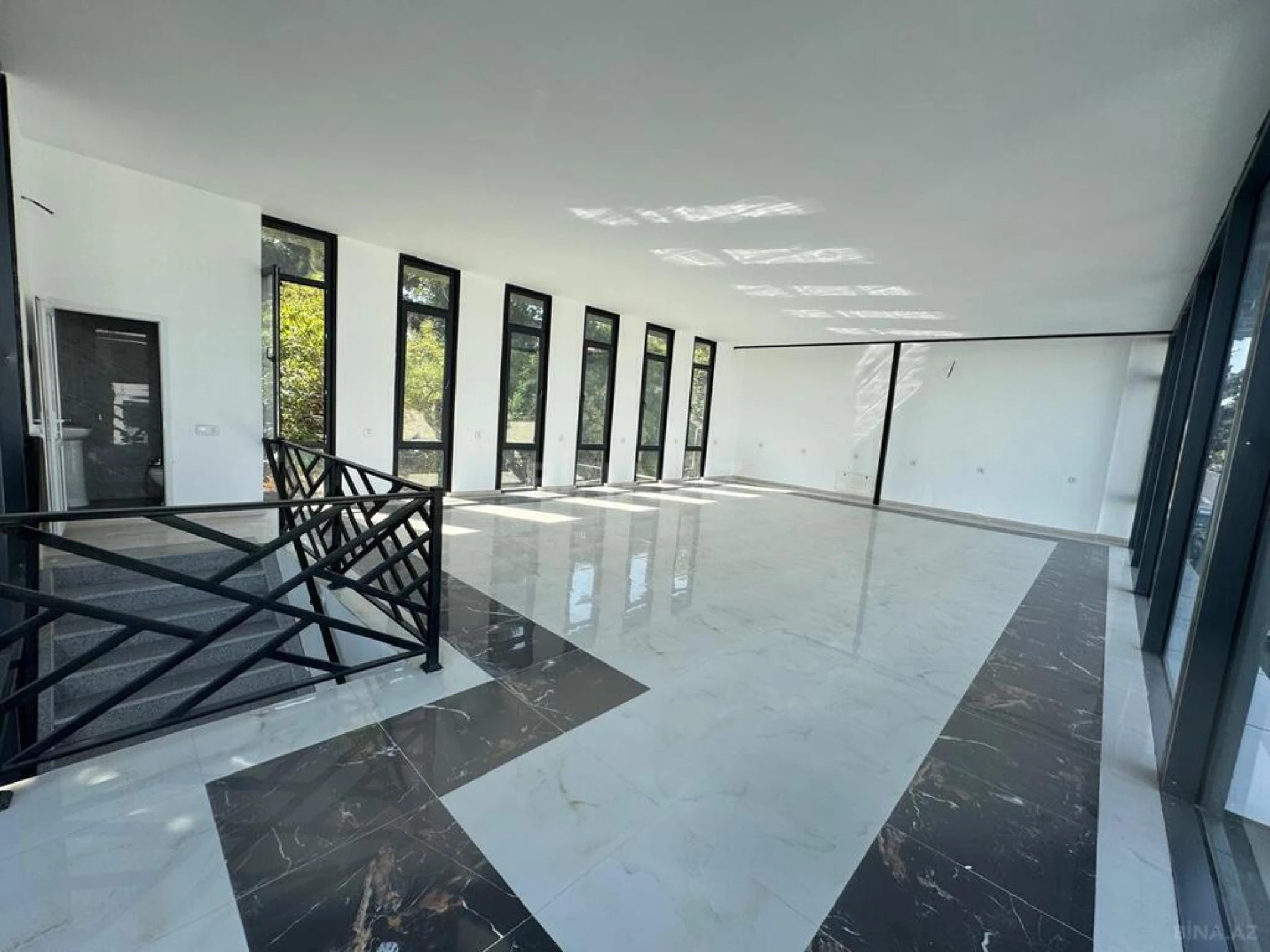 Satılır 2 otaqlı mənzil 180 m²