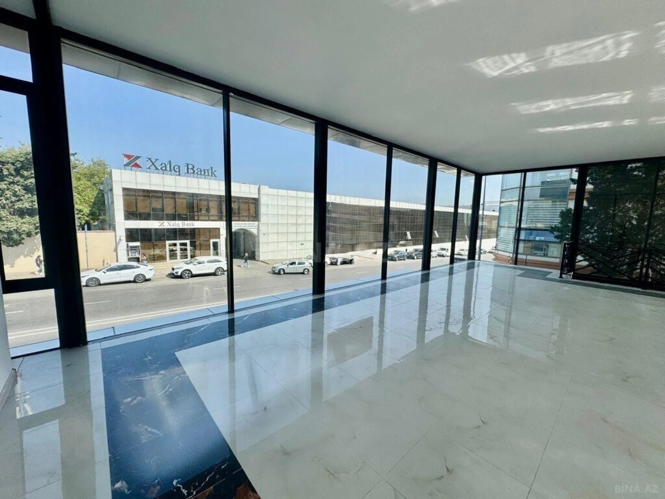 Satılır 2 otaqlı mənzil 180 m²