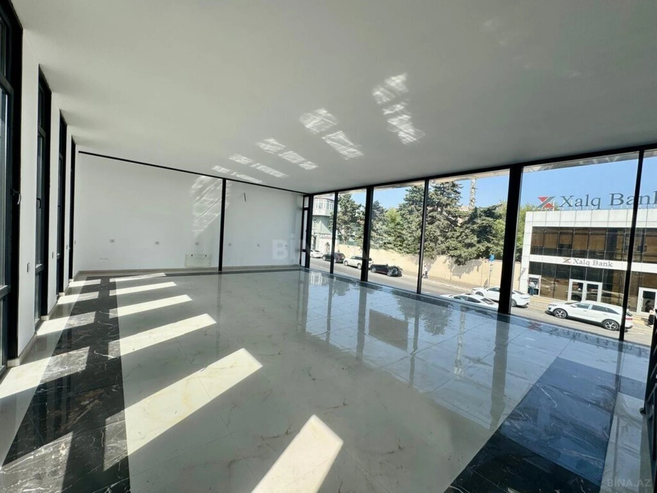 Satılır 2 otaqlı mənzil 180 m²