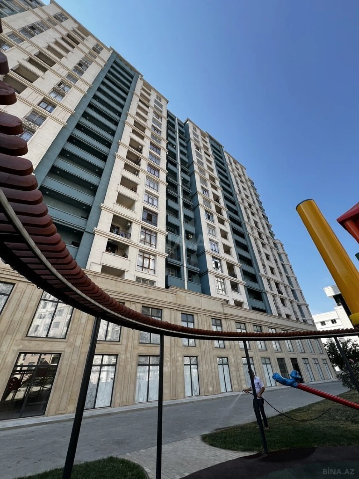 Satılır 4 otaqlı mənzil 165 m²