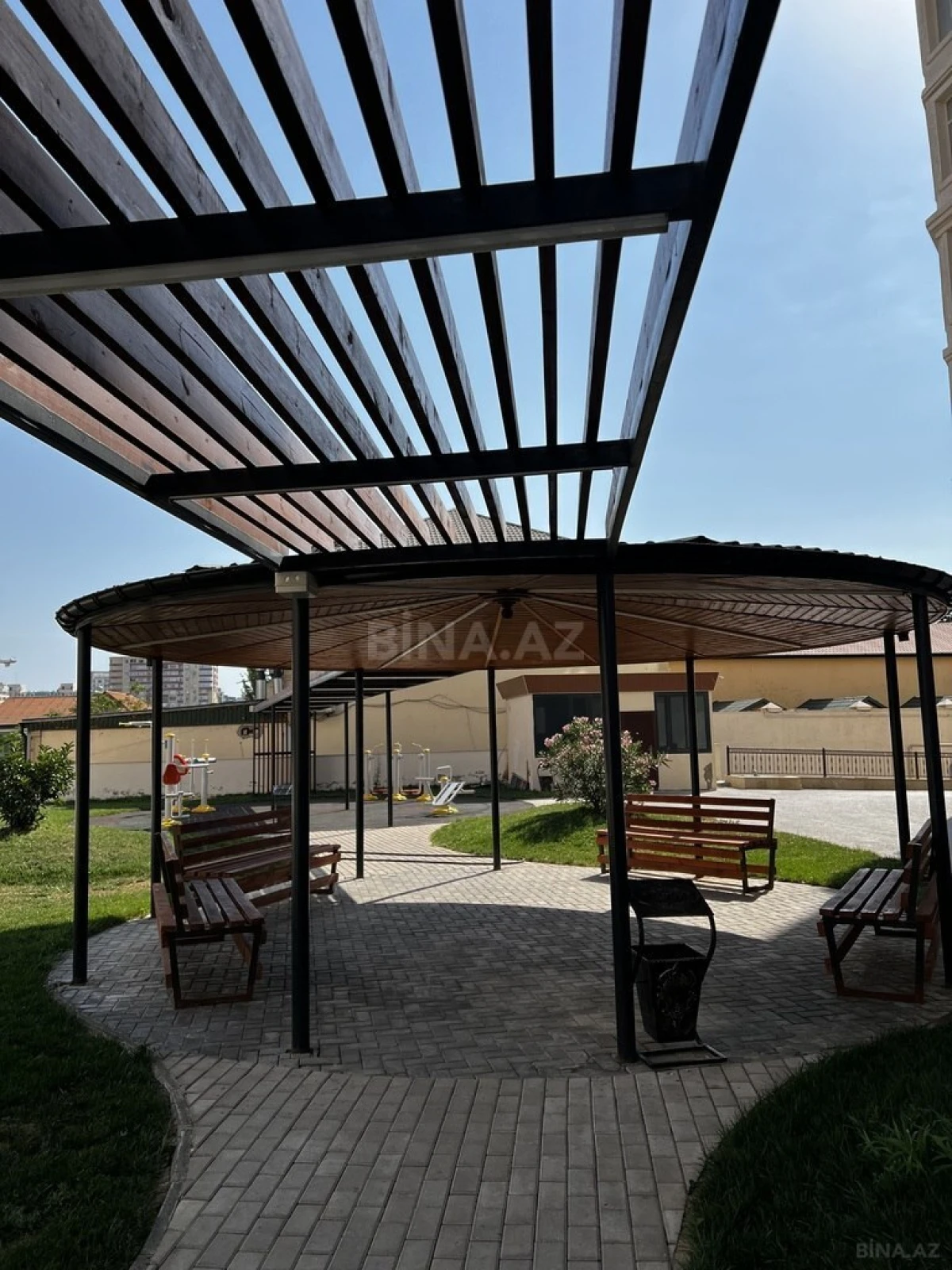 Satılır 4 otaqlı mənzil 165 m²