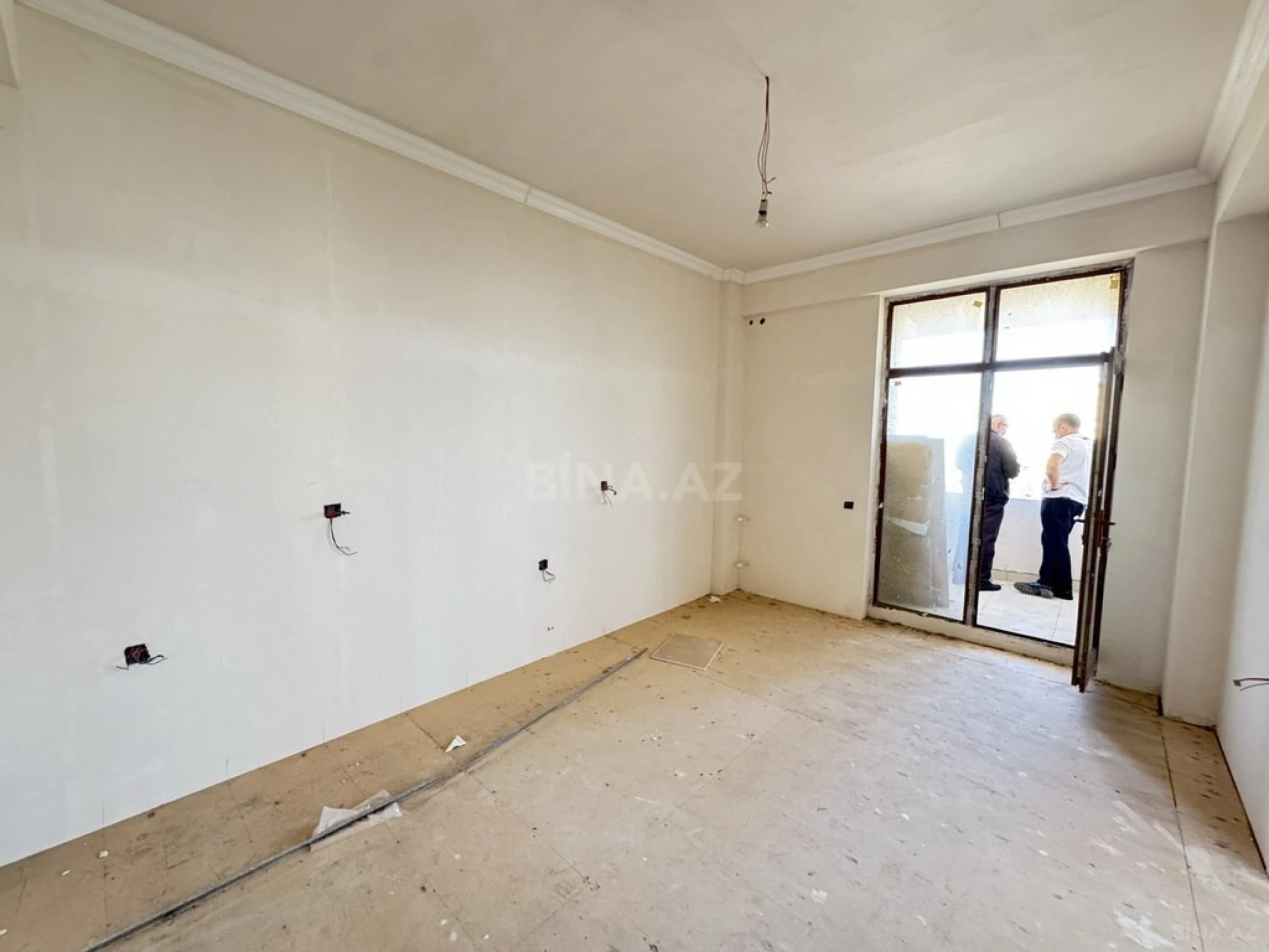 Satılır 4 otaqlı mənzil 165 m²