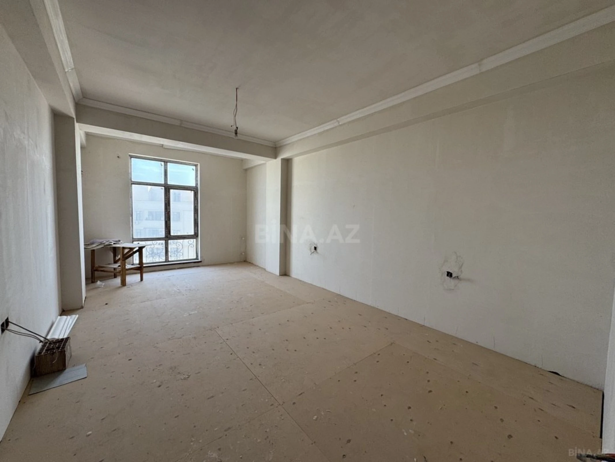 Satılır 4 otaqlı mənzil 165 m²