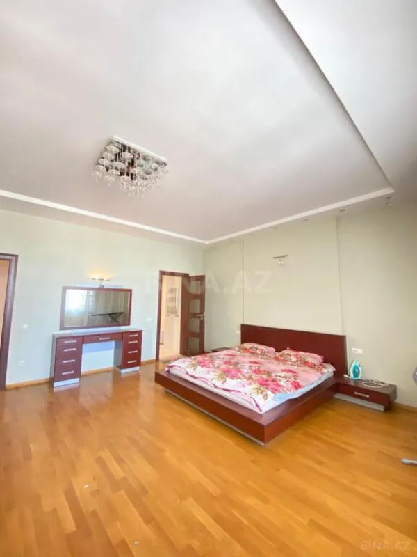 Kirayə verilir 4 otaqlı mənzil 220 m²