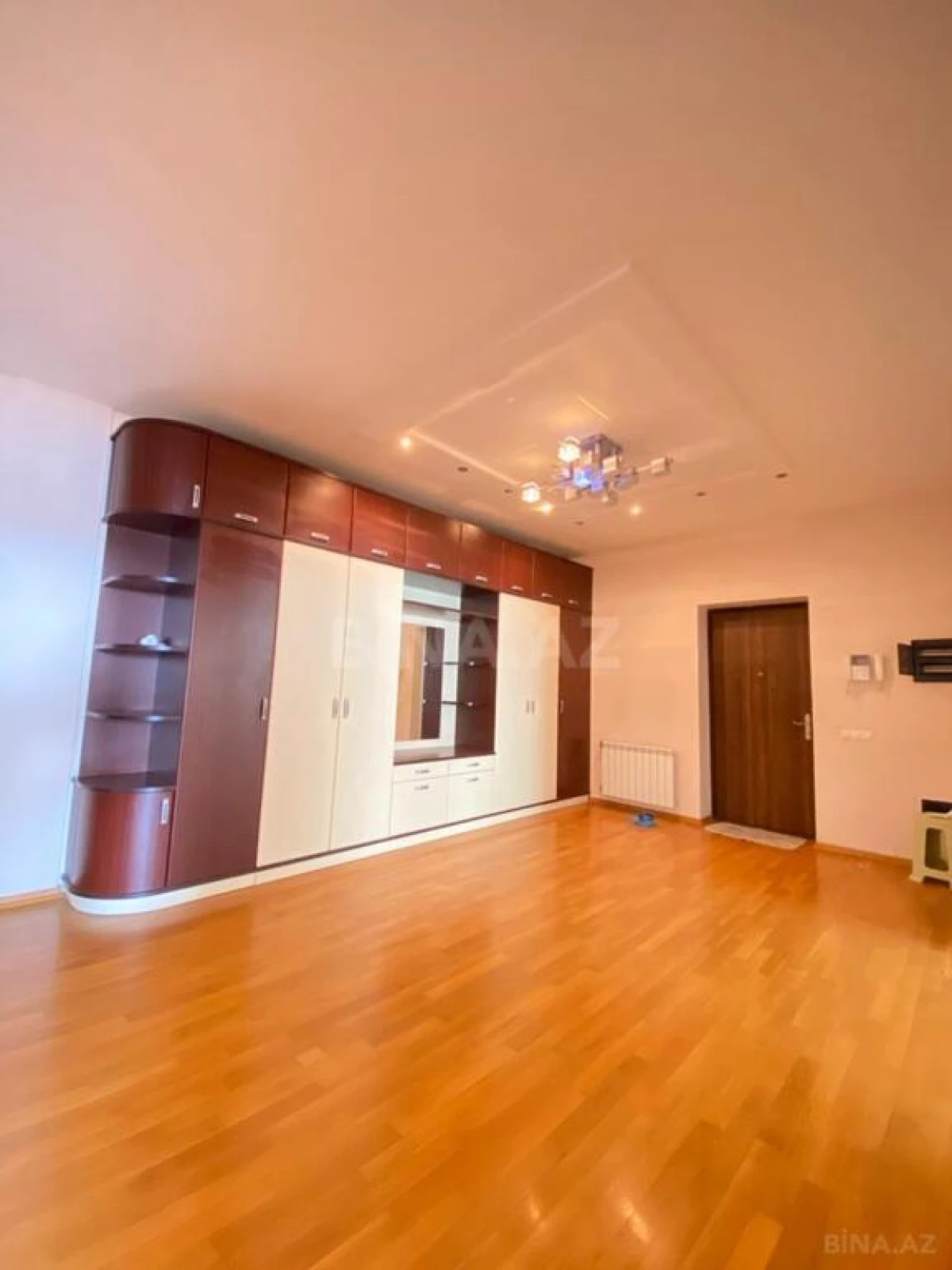 Kirayə verilir 4 otaqlı mənzil 220 m²