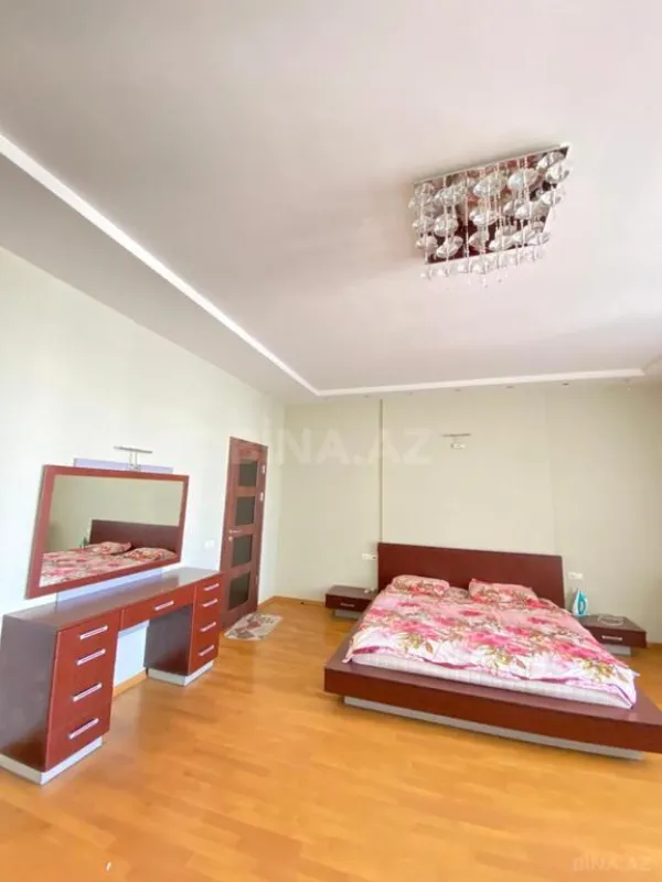 Kirayə verilir 4 otaqlı mənzil 220 m²
