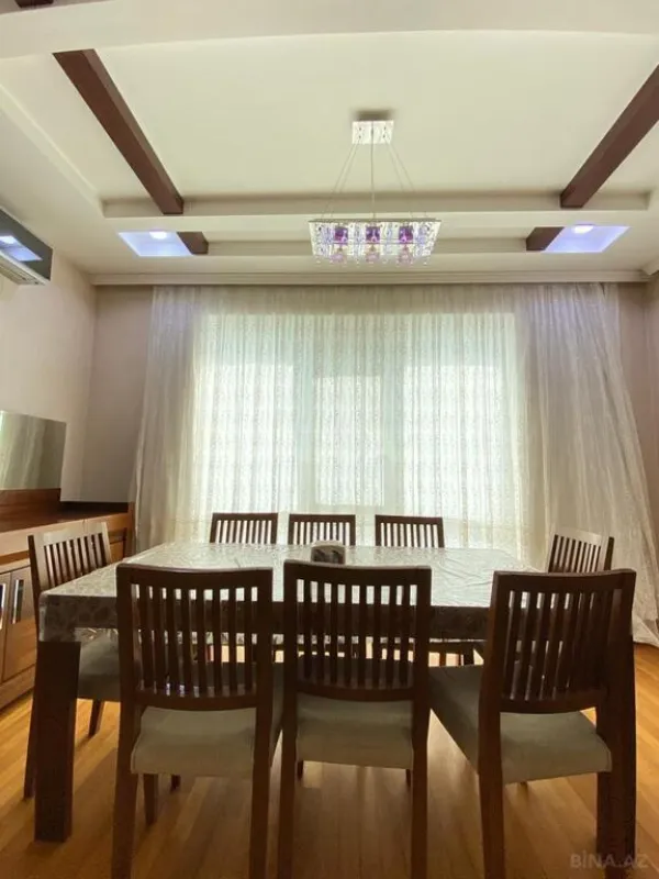 Kirayə verilir 4 otaqlı mənzil 220 m²