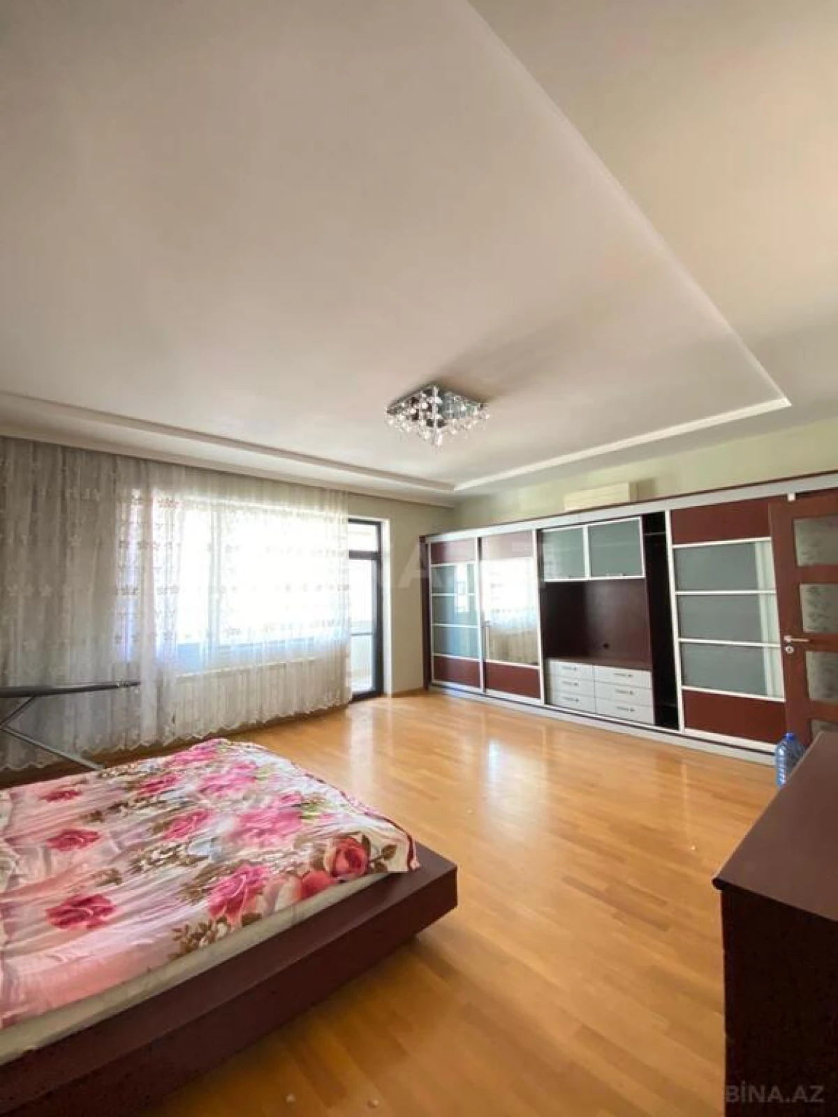 Kirayə verilir 4 otaqlı mənzil 220 m²